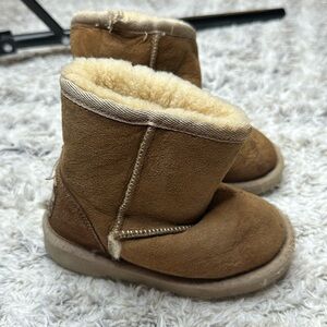 size 6  girls UGG Merino leather purely UGGs in good used condition